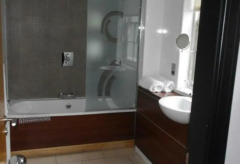 اتاق لوکس, Fletcher's Restaurant Bar & Rooms