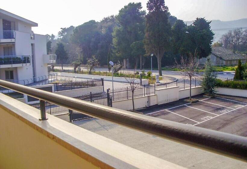 דירת שלושה חדרים, Homiday   Residence Micaene