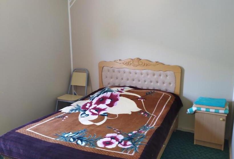 اتاق خانوادگی, Edem Sevan