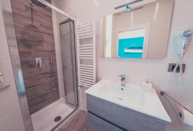 اتاق لوکس با بالکن, Oltre Il Mare Guest House