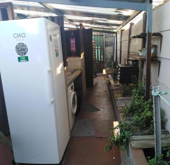 چادر با خدمات رفاهی استاندارد, Xenia Bed & Breakfast