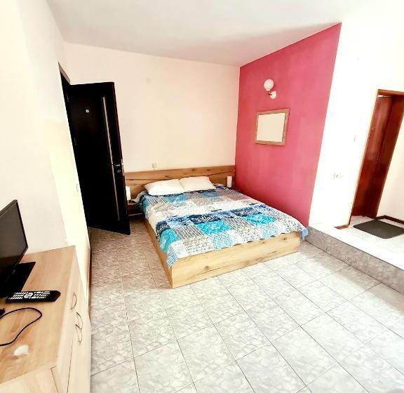三人经典房间, Guest House Petrovi