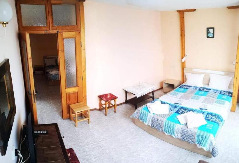 חדר קלאסי לארבעה, Guest House Petrovi