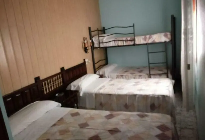 اتاق استاندارد چهار تخته, Hostal Can Marinés