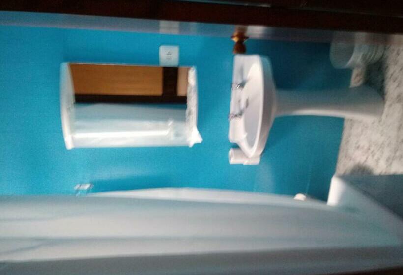 四人标准间, Hostal Can Marinés