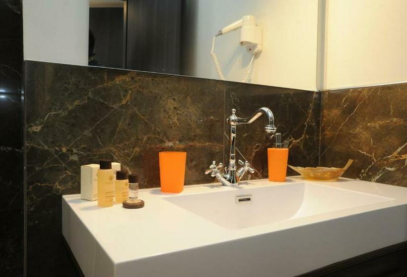 سوییت جونیور, La Mainolda B&b