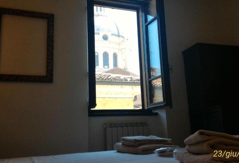 سوییت جونیور, La Mainolda B&b