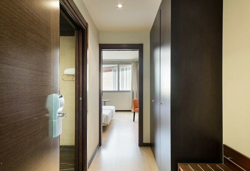 غرفة قياسية, Abba Huesca