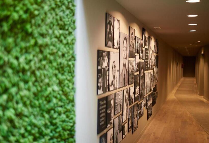 家庭间, Castell D Emporda