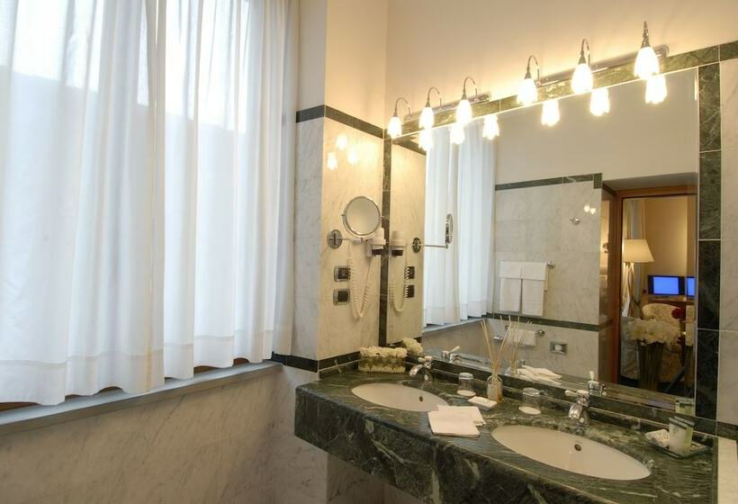 اتاق استاندارد سه نفره, Degli Orafi