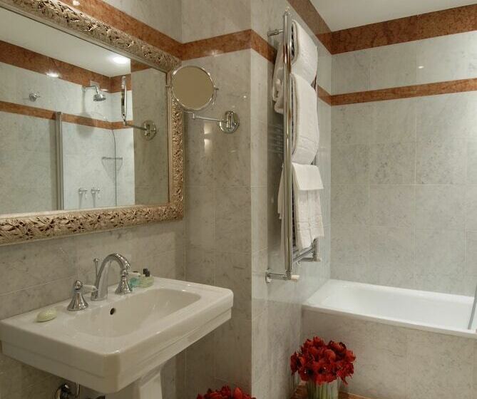 اتاق استاندارد سه نفره, Degli Orafi