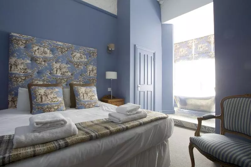 Superior Room, Georgian House