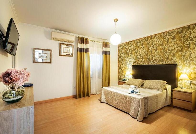 اتاق استاندارد سه نفره, Gines