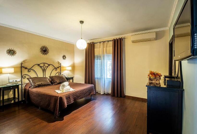 اتاق استاندارد سه نفره, Gines