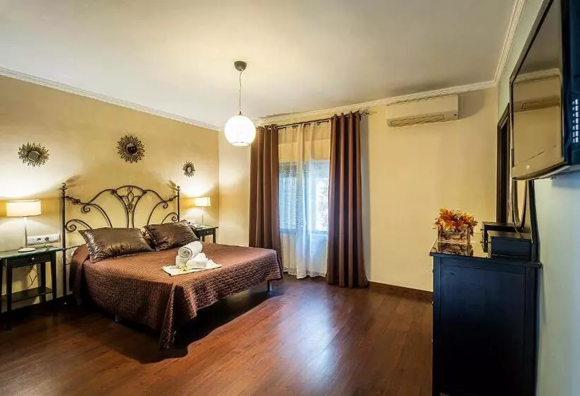 اتاق استاندارد سه نفره, Gines
