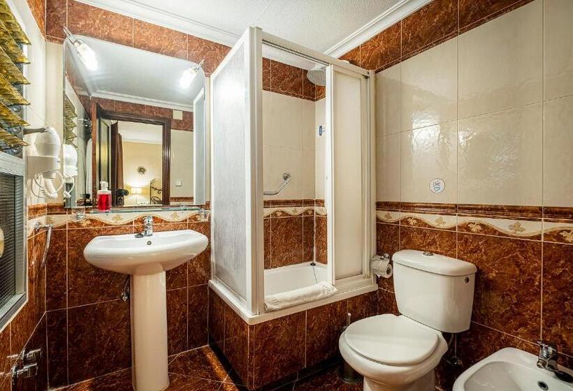 Номер Стандарт Трехместный, Gines