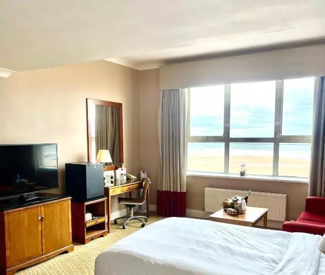 Perhehuone Merinäkymä, Grand Hotel Sunderland