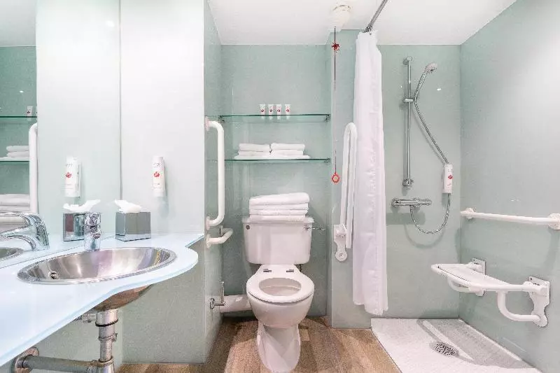 身障者適用スタンダードルーム, Holiday Inn Bournemouth, An Ihg