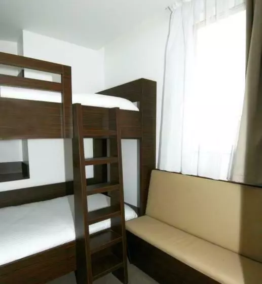 スタンダード4人部屋, Hôtel & Appartements Monsigny