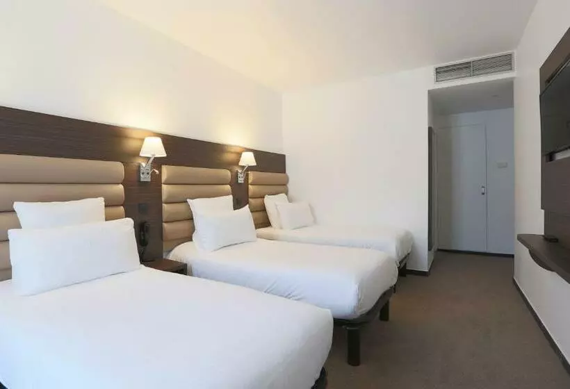 スタンダード4人部屋, Hôtel & Appartements Monsigny
