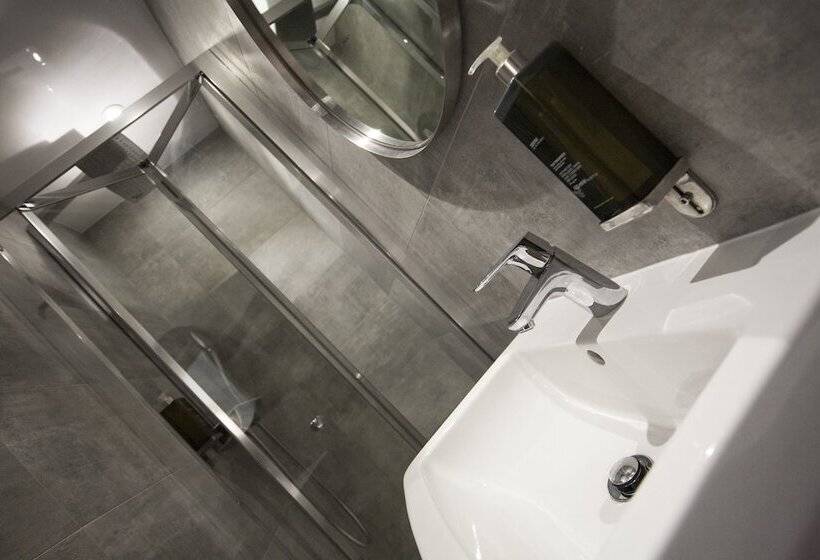 标准三人间, St George S Inn Victoria