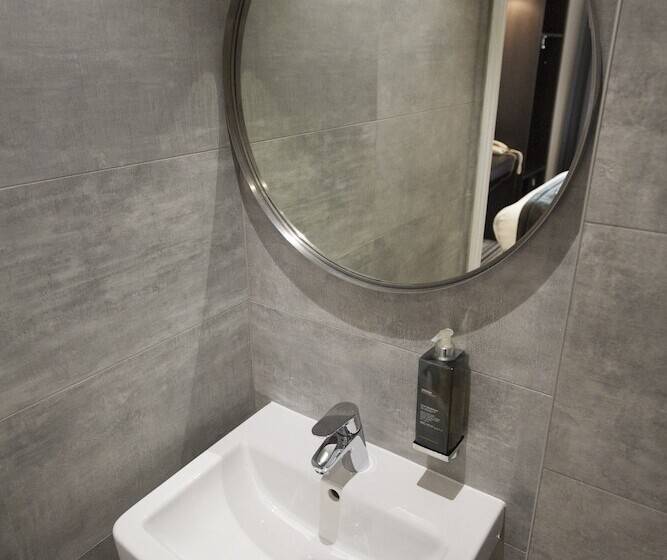 标准三人间, St George S Inn Victoria