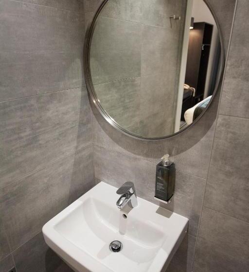 标准三人间, St George S Inn Victoria