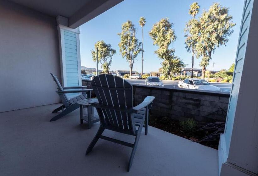발코니가 있는 4인용 스탠다드 룸, Baywood Inn Bed & Breakfast