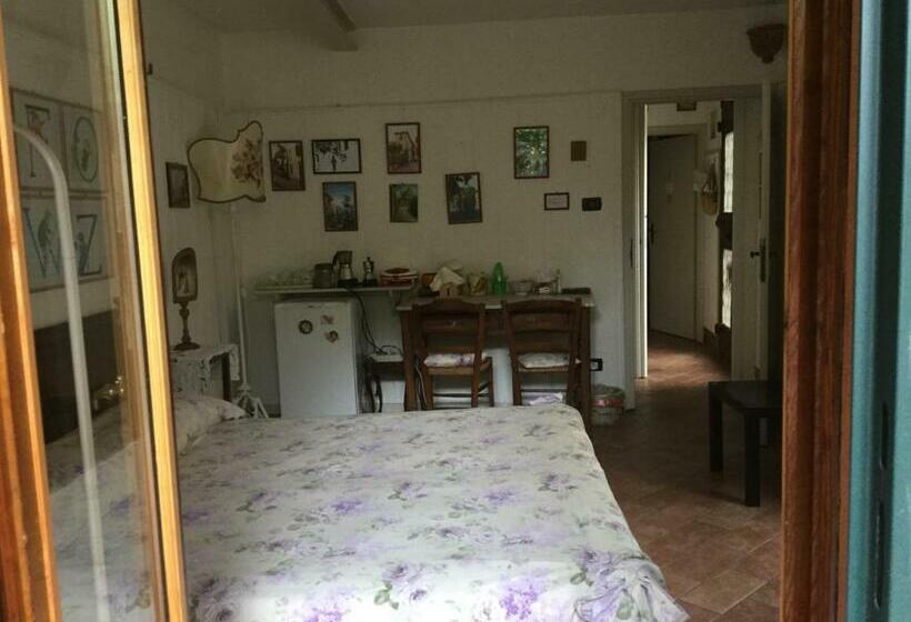 اتاق اکونومی, B&b La Castagnina