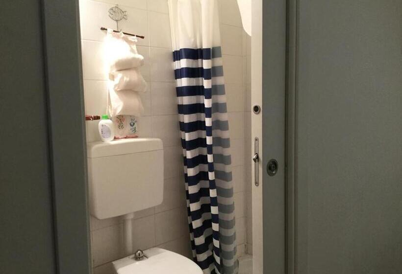 اتاق اکونومی, B&b La Castagnina