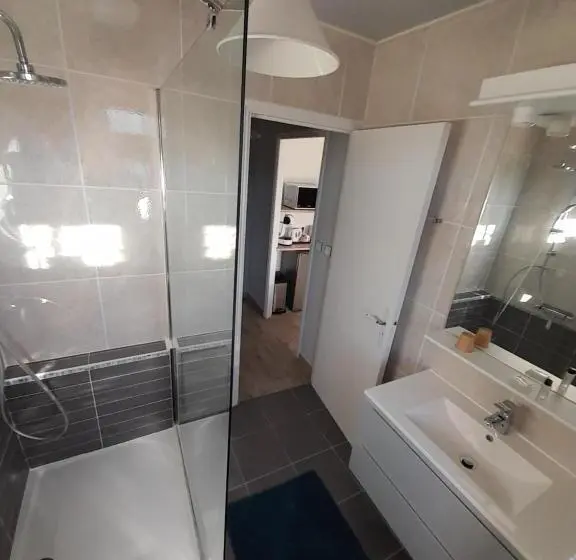 デラックススタジオ, B&b Manoir De La Fabrègues