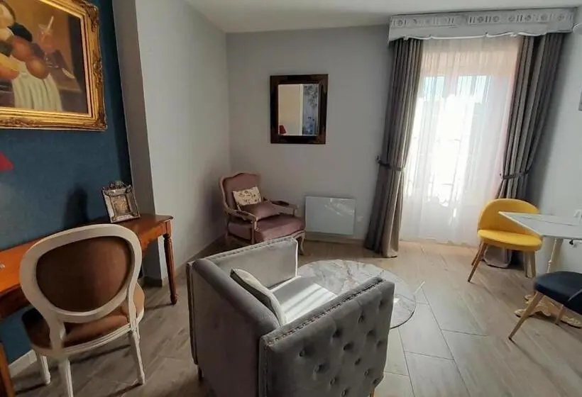 デラックススタジオ, B&b Manoir De La Fabrègues
