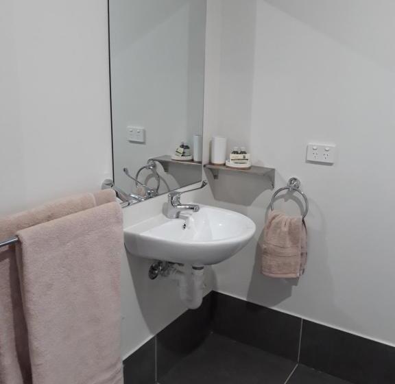 Студия Стандарт, Aligning Health Retreat & Day Spa