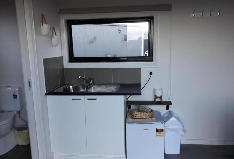 デラックススタジオ, Aligning Health Retreat & Day Spa