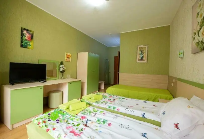 バルコニー付きスタンダードトリプルルーム, Family Hotel Enica