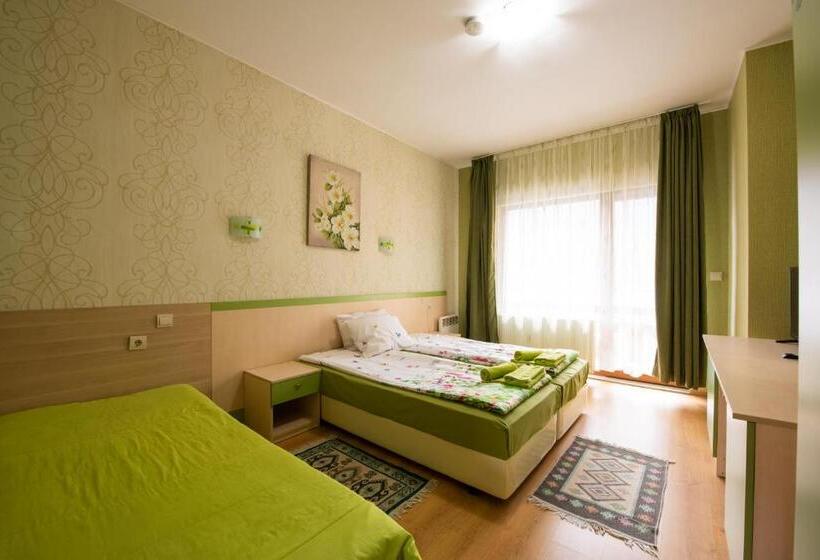 Трехместный Номер Стандарт с Балконом, Family Hotel Enica