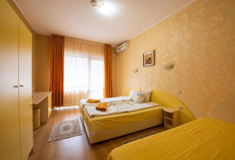 חדר סטנדרט לשלושה עם מרפסת, Family Hotel Enica