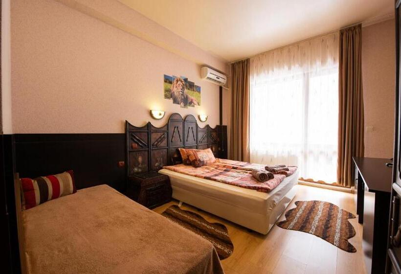 Трехместный Номер Стандарт с Балконом, Family Hotel Enica