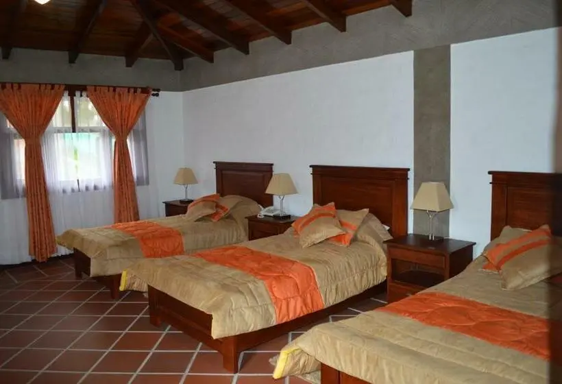 اتاق لوکس سه تخته, Hosteria San Clemente