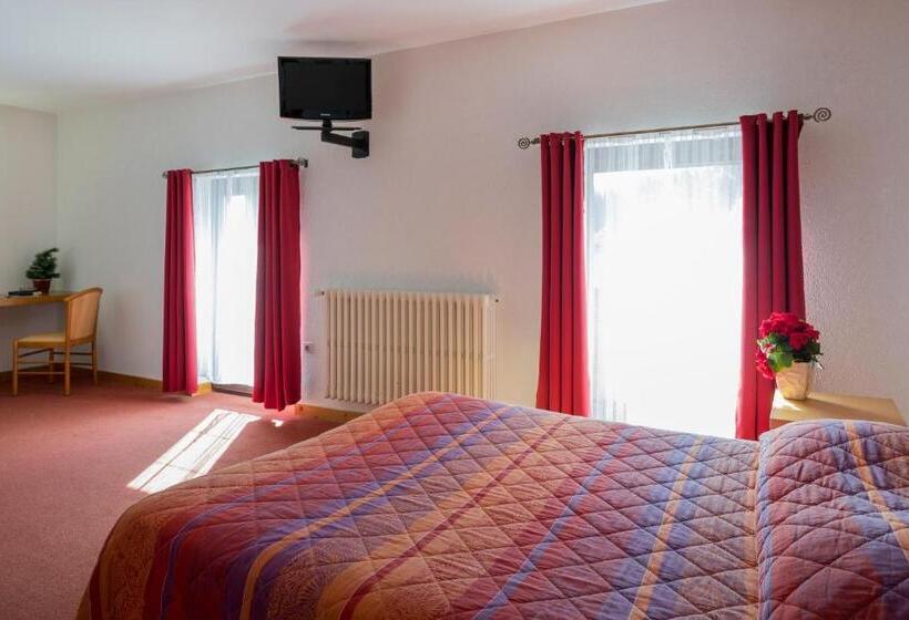 Номер Стандарт Адаптированный для Инвалидов, Logis Hôtel La Petite Chaumière