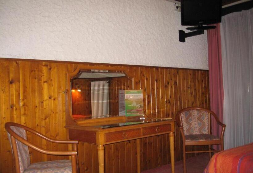 标准三人间, Logis Hôtel La Petite Chaumière
