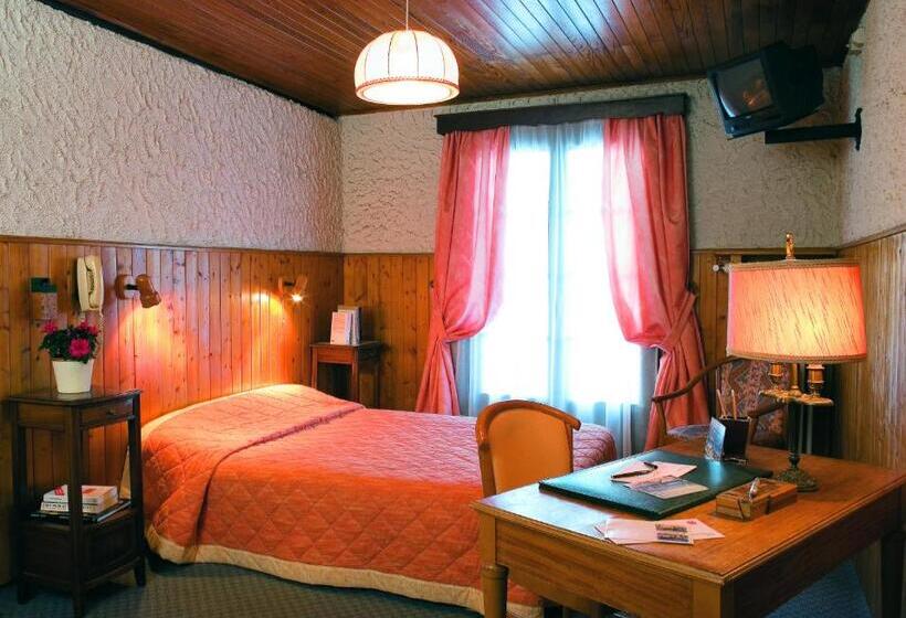 Номер Стандарт Трехместный, Logis Hôtel La Petite Chaumière