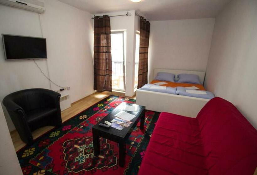 اتاق راحتی سه تخته, & Rooms Lombrelle