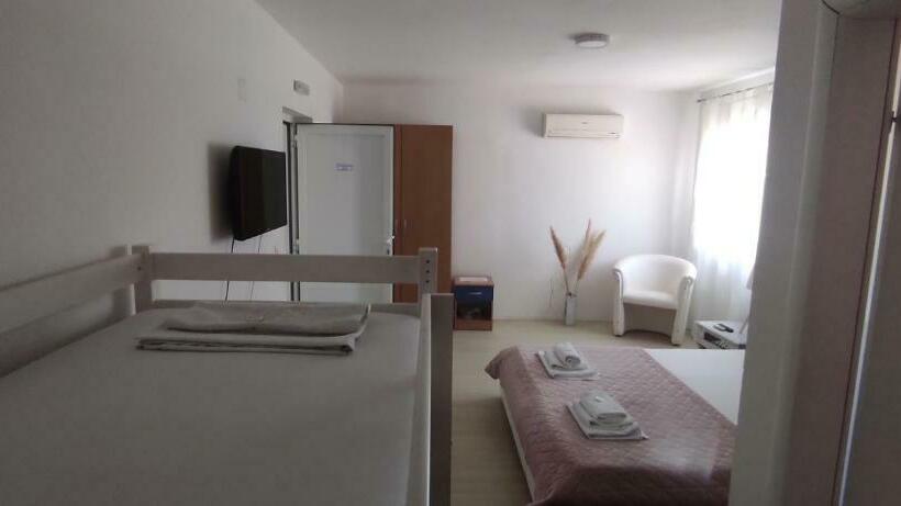 اتاق لوکس خانوادگی, & Rooms Lombrelle