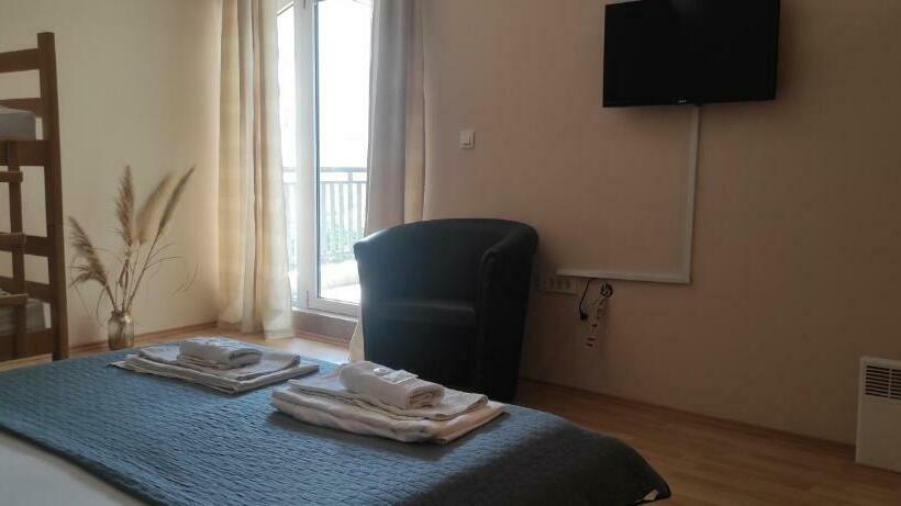 اتاق استاندارد چهارنفره با بالکن, & Rooms Lombrelle