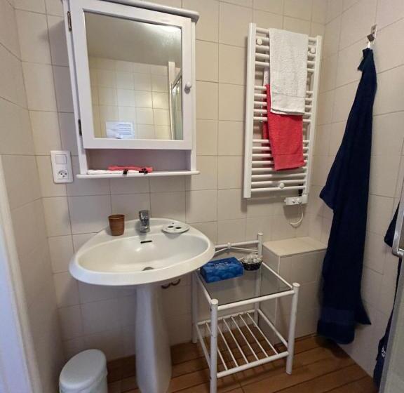 اتاق کلاسیک با چشم‌انداز دریا, La Masa