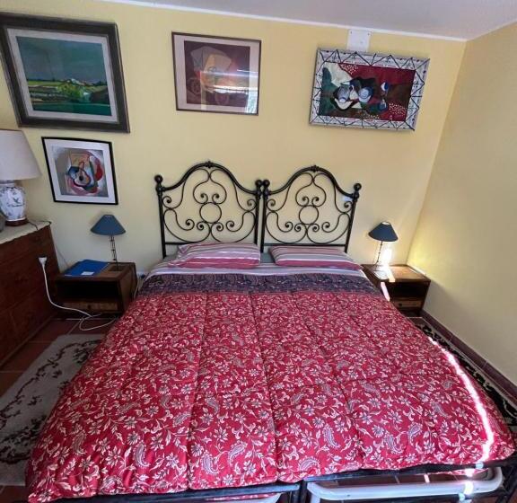 اتاق کلاسیک با چشم‌انداز دریا, La Masa