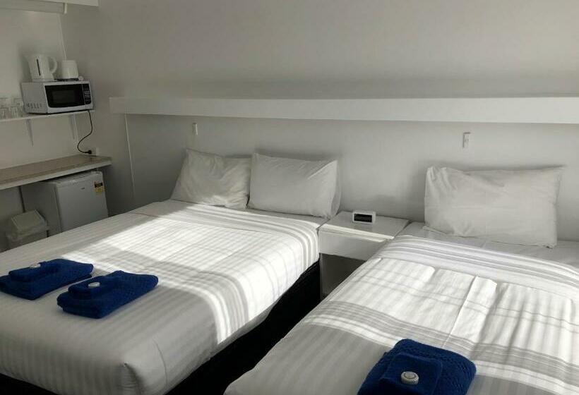 חדר סטנדרט לשלושה, Ship Inn Motel