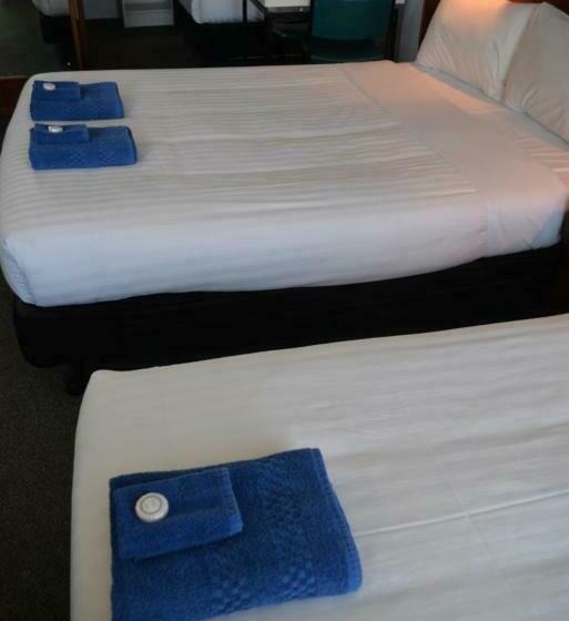 חדר משפחתי, Ship Inn Motel