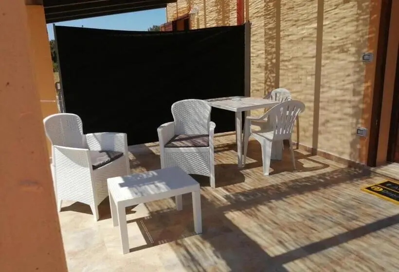 اتاق استاندارد با چشم‌انداز استخر, Istentales Alghero
